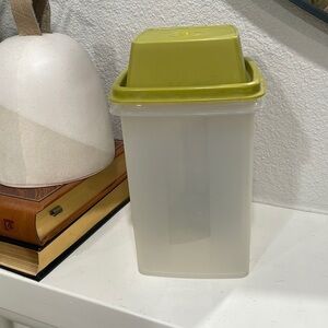 VINTAGE Tupperware pickle keeper
